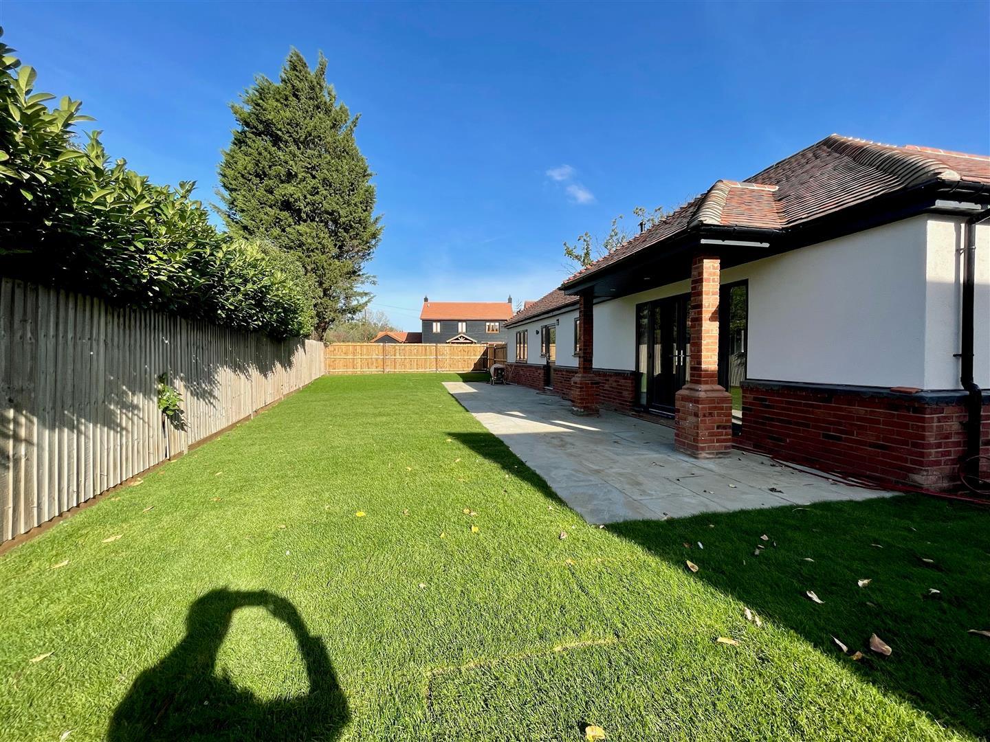 2 bedroom detached bungalow for sale in Stoney Hills, Burnham On Crouch