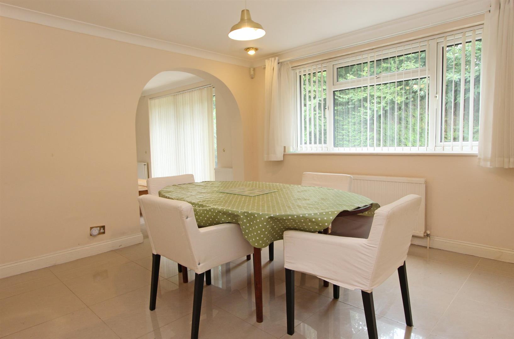 4 bedroom detached house to let in Birch Grove, Kingswood, KT20