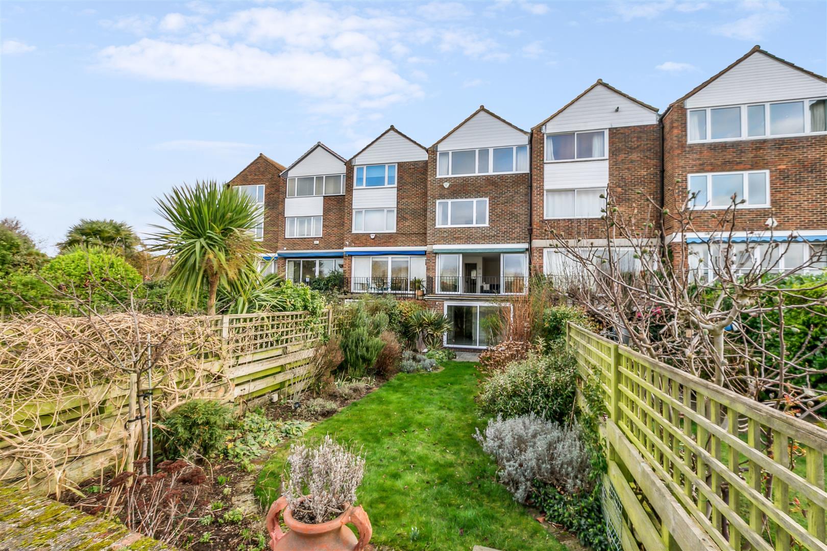 4 bedroom midterraced house for sale in Chiswick Staithe, London, W4