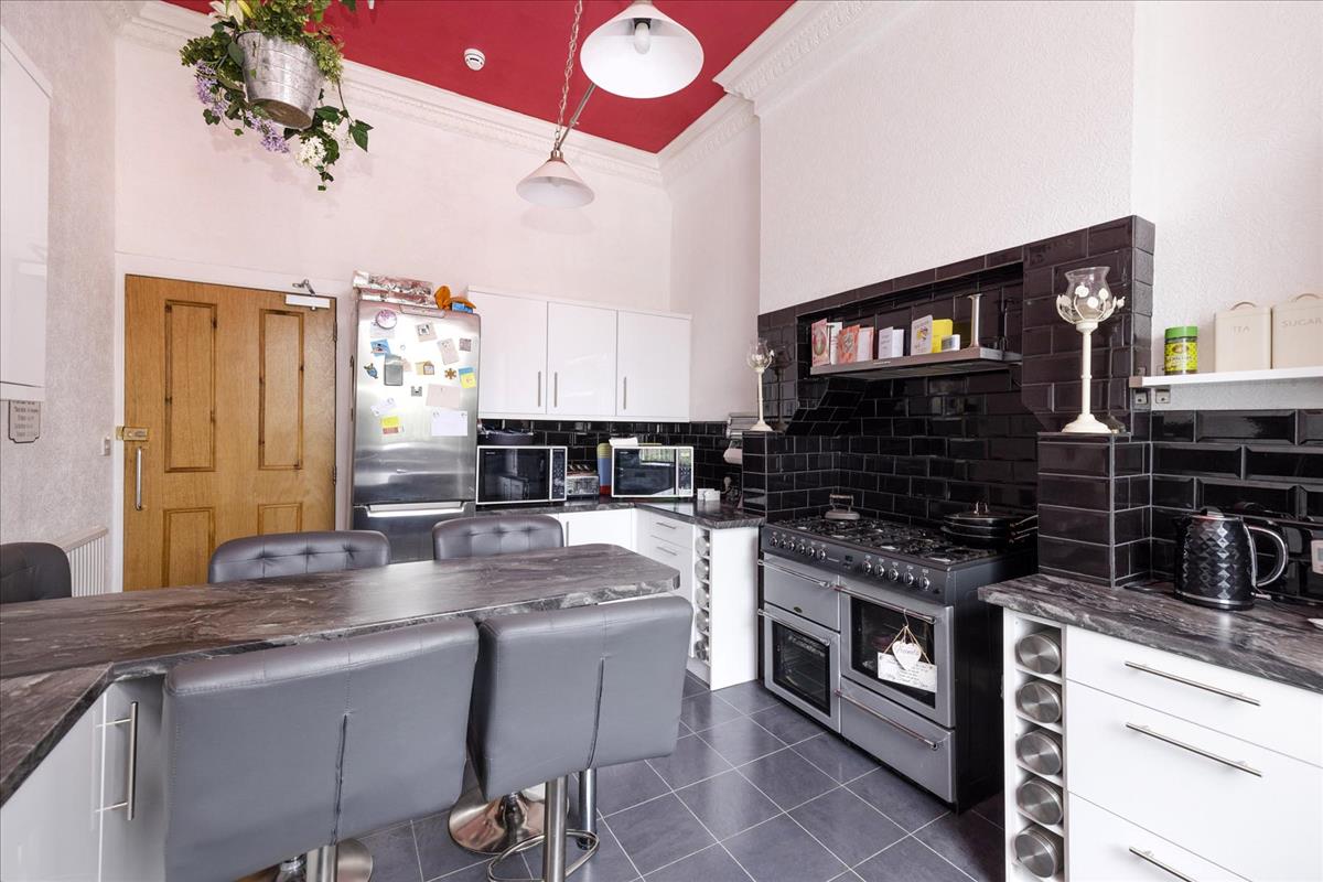 Houses for sale Avenue Road Estate & Lettings Agents