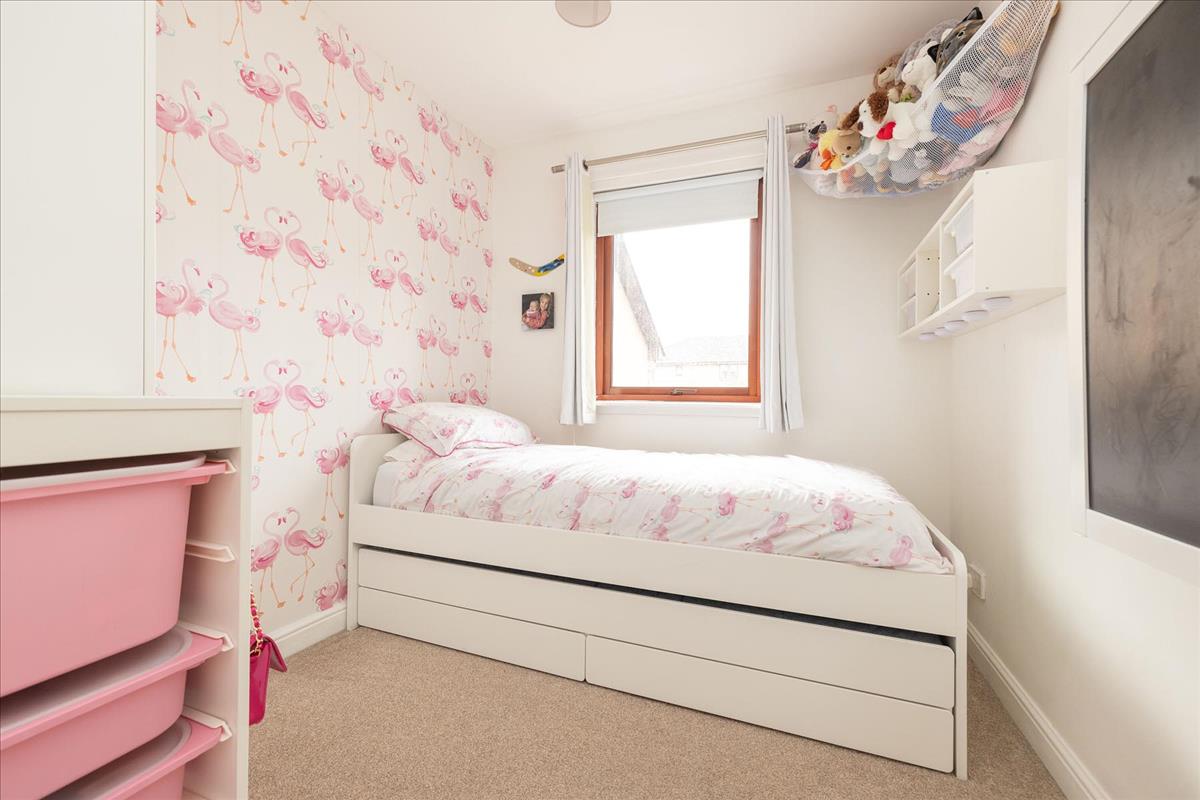 3 bedroom semidetached house for sale in 17 Burnbank Crescent