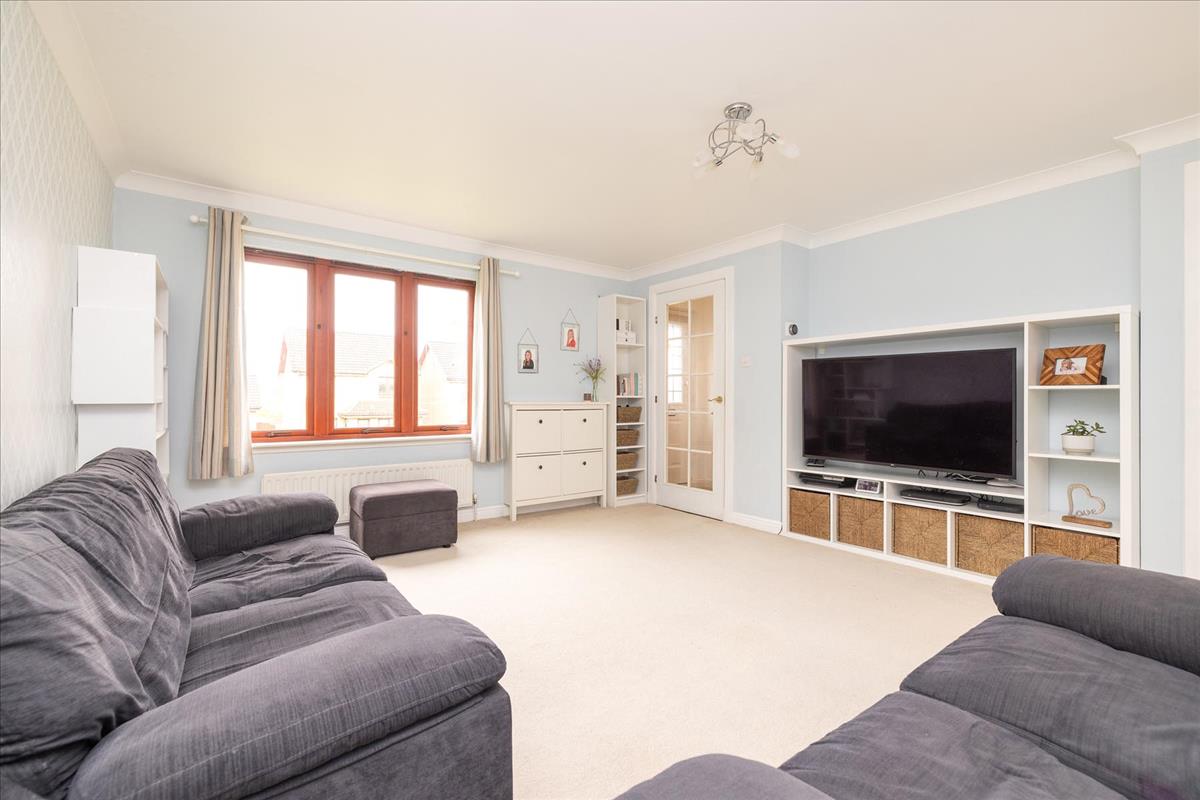 3 bedroom semidetached house for sale in 17 Burnbank Crescent