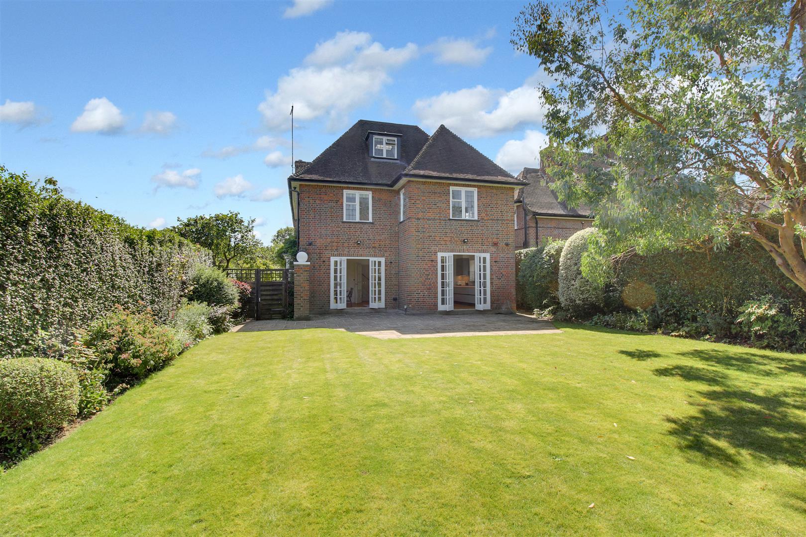 4 bedroom detached house for sale in Southway, London, NW11 Wayne