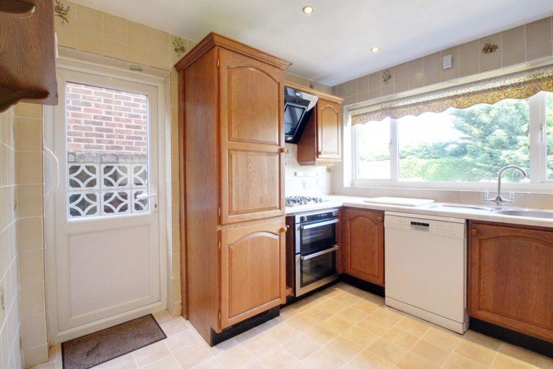 4 bedroom house to let in Acorn Lane, Cuffley, EN6 Banc Property Group