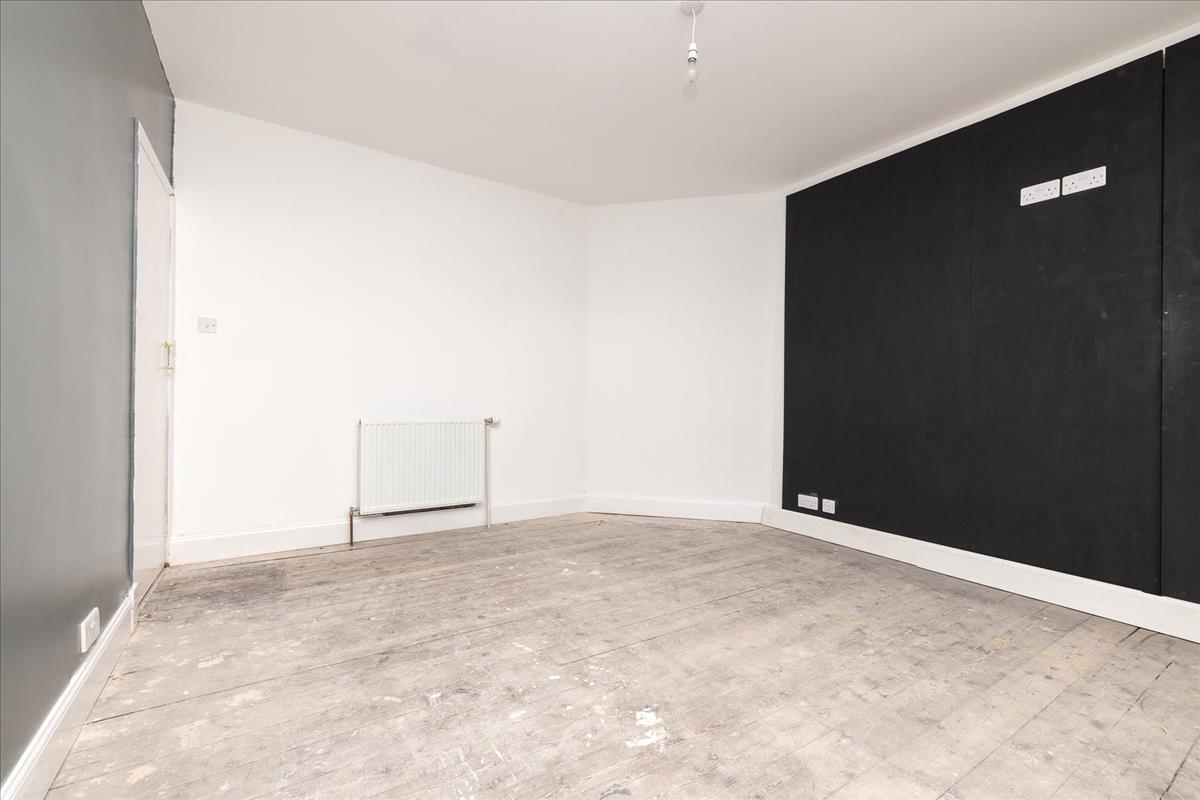 3 bedroom end of terrace house for sale in 37 Easthouses Road, Dalkeith