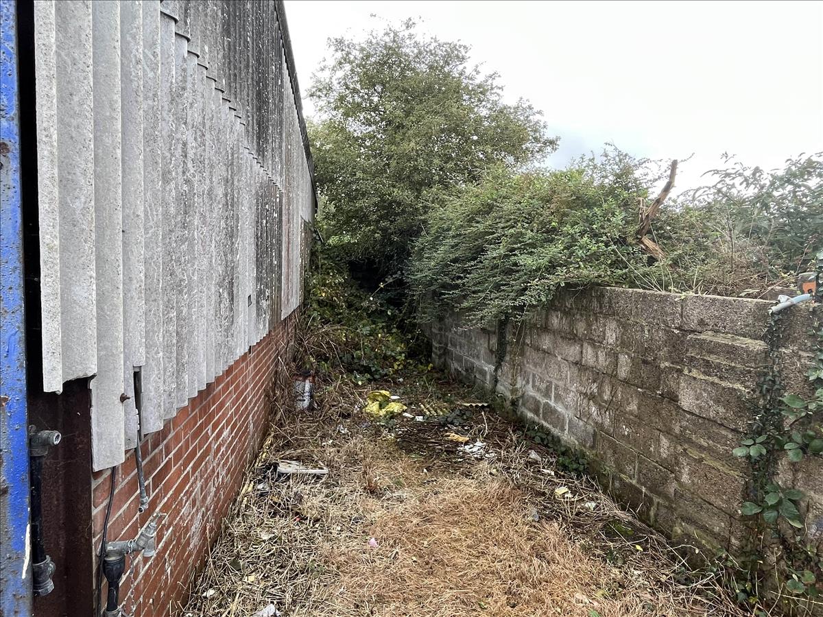 commercial property light industrial for sale in Midland Garages