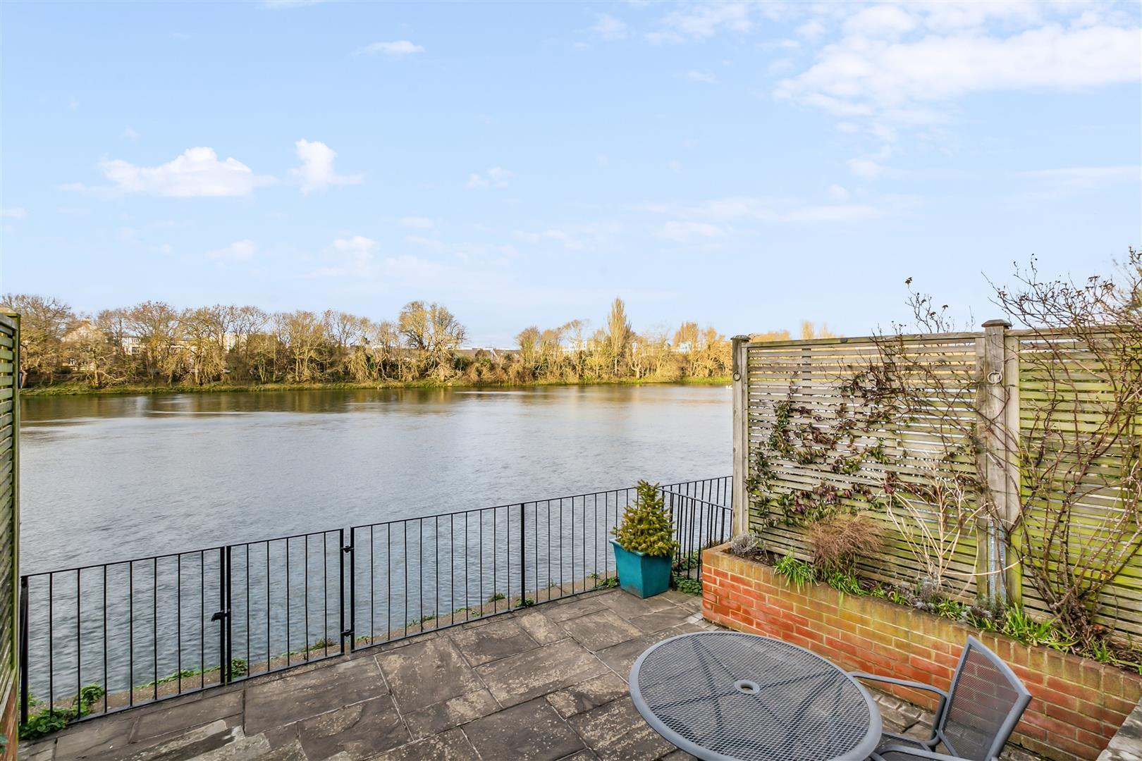 4 bedroom midterraced house for sale in Chiswick Staithe, London, W4