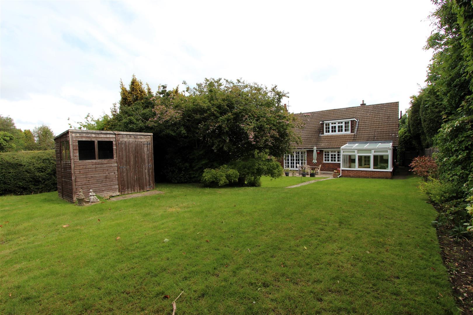 3 bedroom detached house for sale in Kingswood Road, Tadworth, KT20