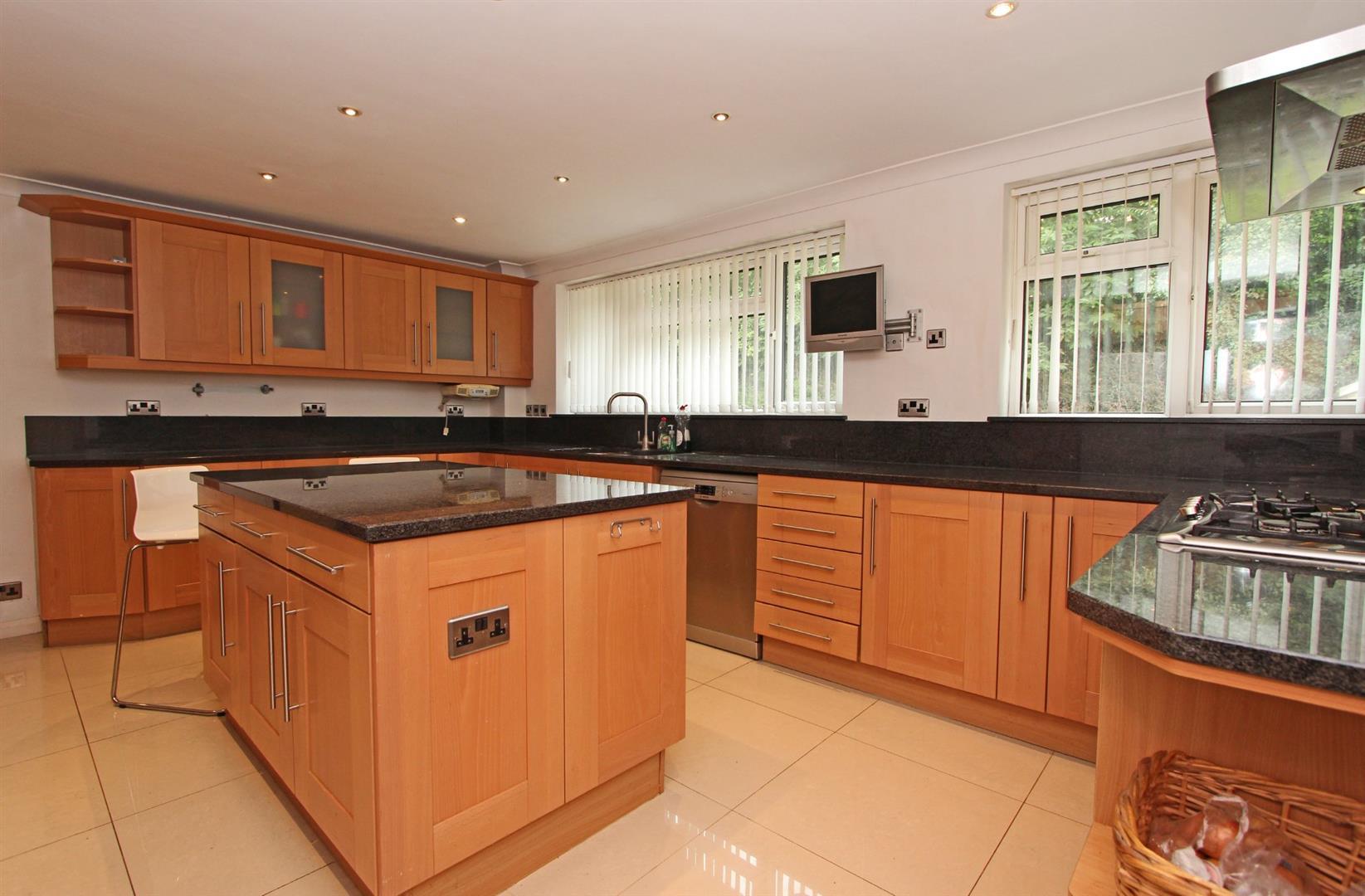 4 bedroom detached house to let in Birch Grove, Kingswood, KT20