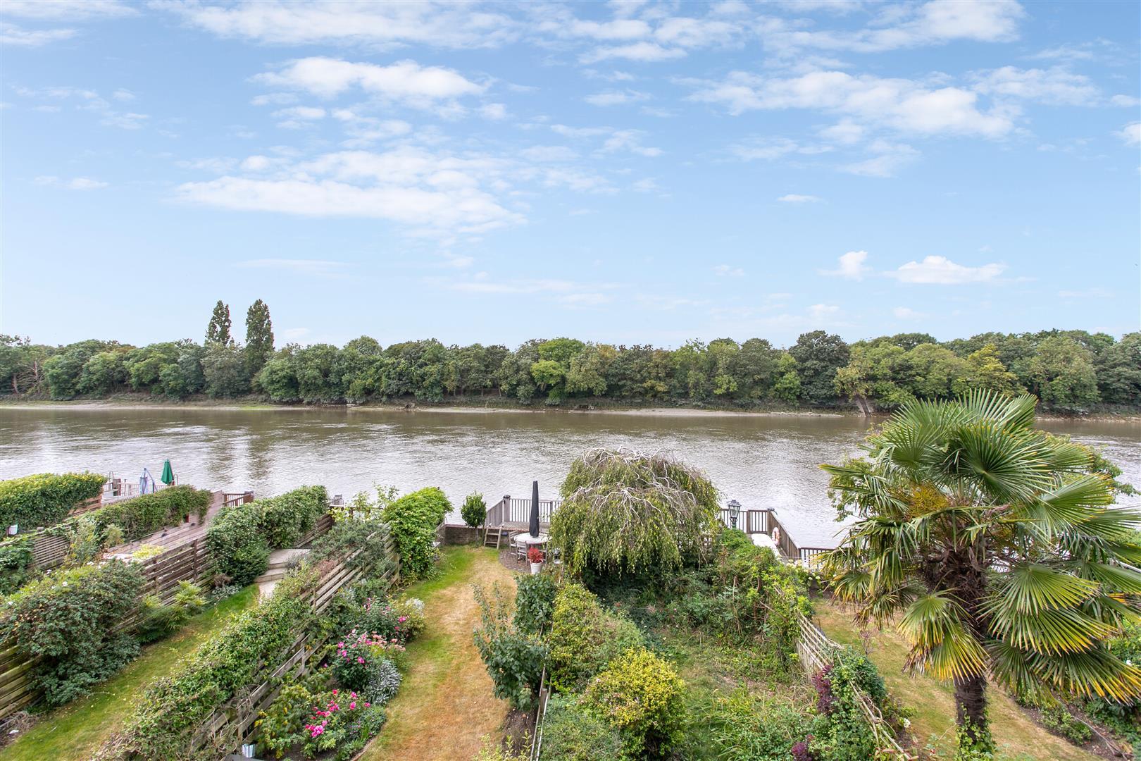 4 bedroom midterraced house for sale in Chiswick Staithe, London, W4
