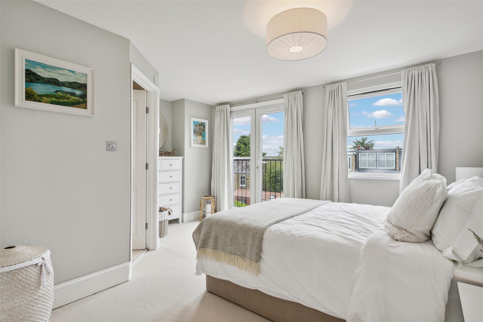 4 bedroom midterraced house for sale in Speldhurst Road, London, W4