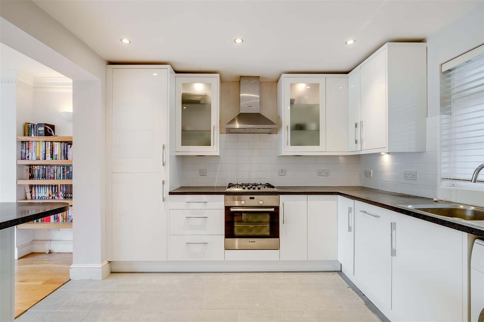 3 bedroom flat for sale in Southfields Court, Augustus Road, London