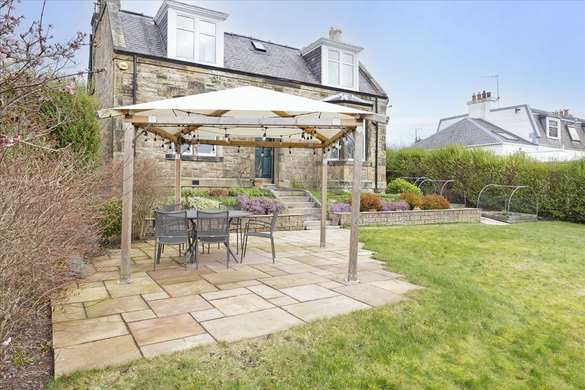 4 bedroom detached house for sale in 9 Private Road, Gorebridge, EH23