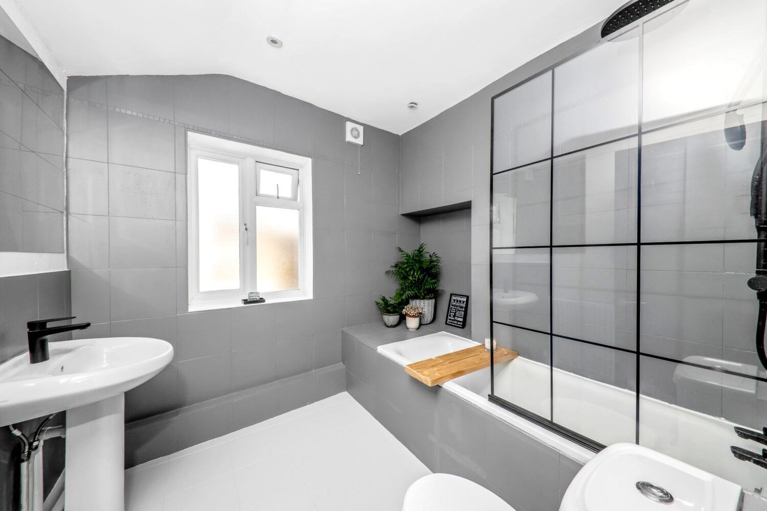 2 bedroom apartment for sale in Silvester Road, East Dulwich, SE22 Pedder