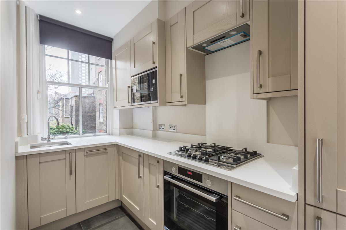 2 bedroom flat to let in Primrose Mansions, Battersea, SW11 | Willmotts ...