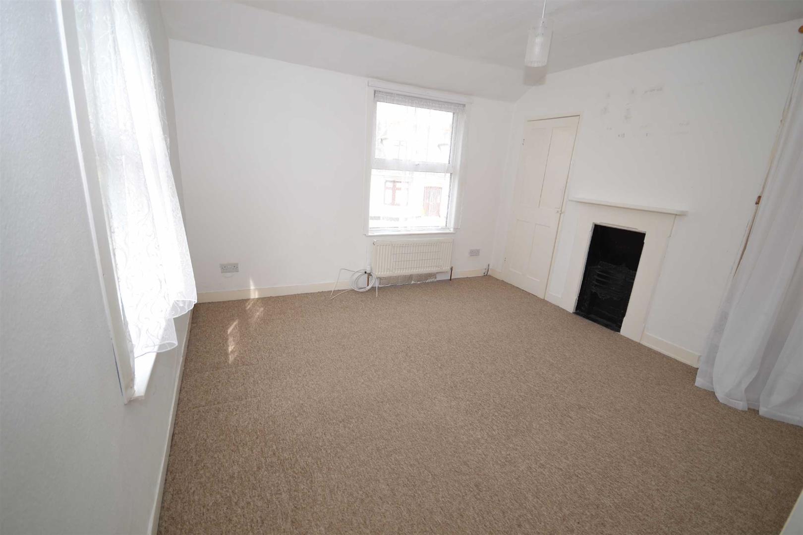 2 bedroom end of terrace house to let in Kings Road, Southminster, CM0 ...