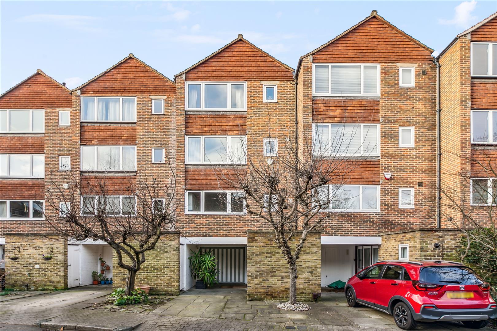4 bedroom midterraced house for sale in Chiswick Staithe, London, W4