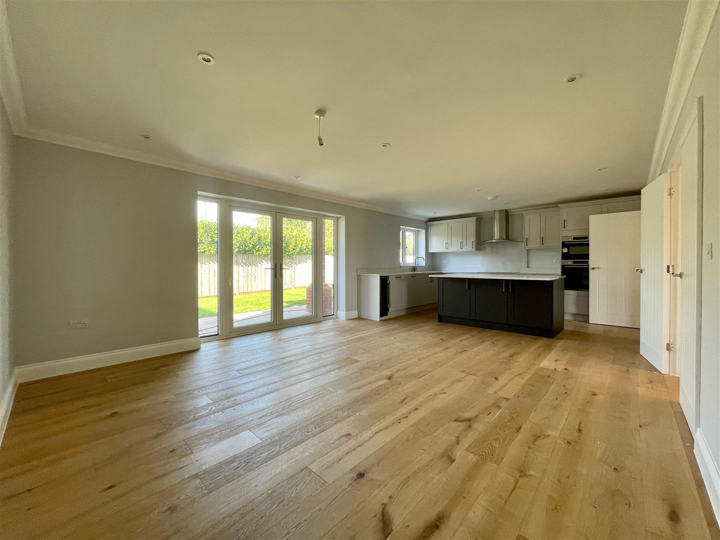 2 bedroom detached bungalow for sale in Stoney Hills, Burnham On Crouch