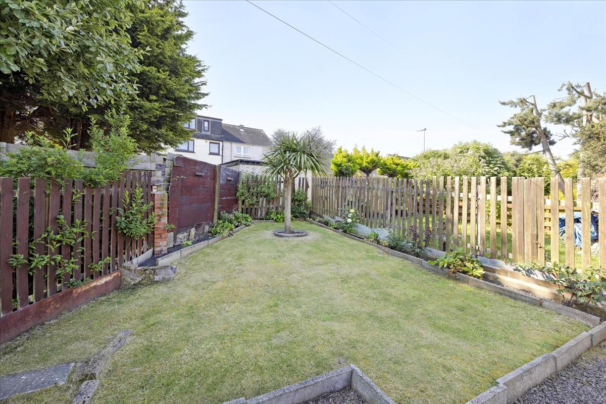 2 bedroom terraced house for sale in 7 Middleshot Square, Prestonpans