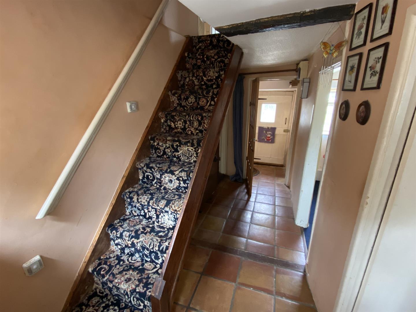 2 bedroom midterraced house for sale in Hillside Cottages, South