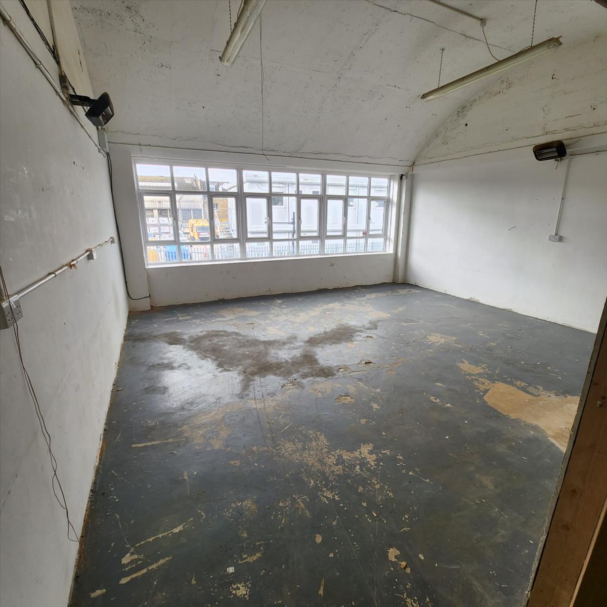 commercial property light industrial to let in Vulcan Business Centre