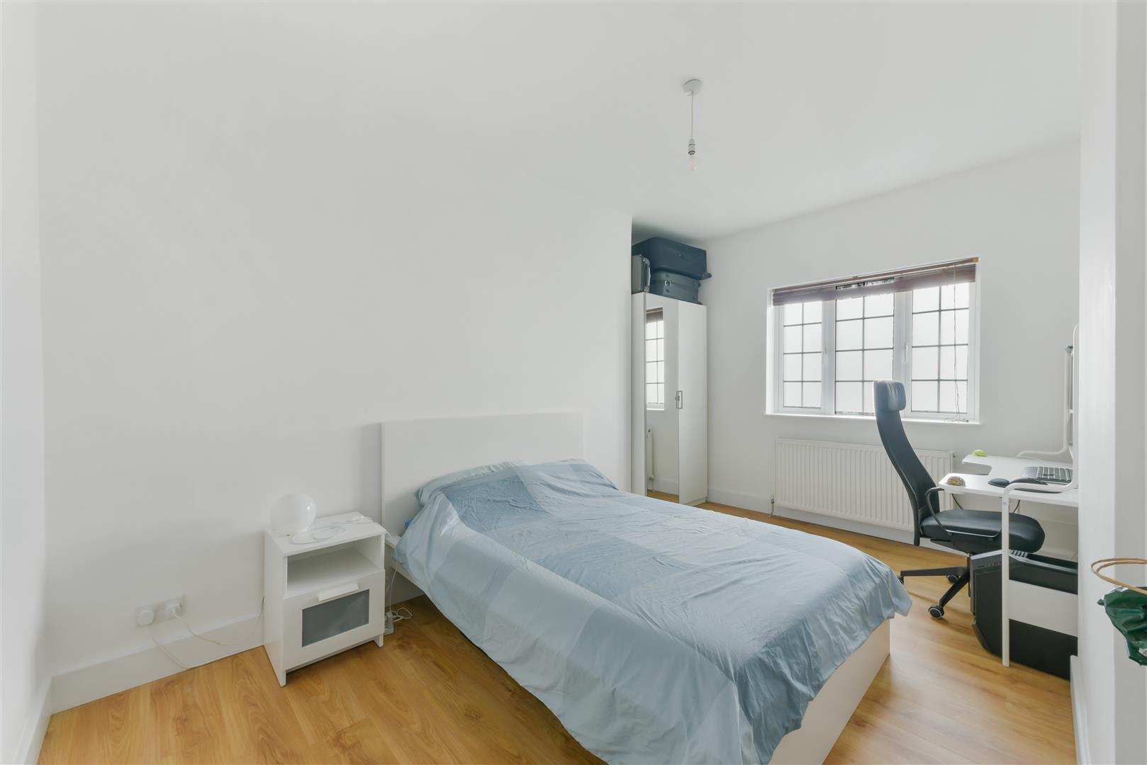 1 bedroom flat to let in Cannon Hill Lane, Raynes Park, SW20 Ellisons Estate Agents