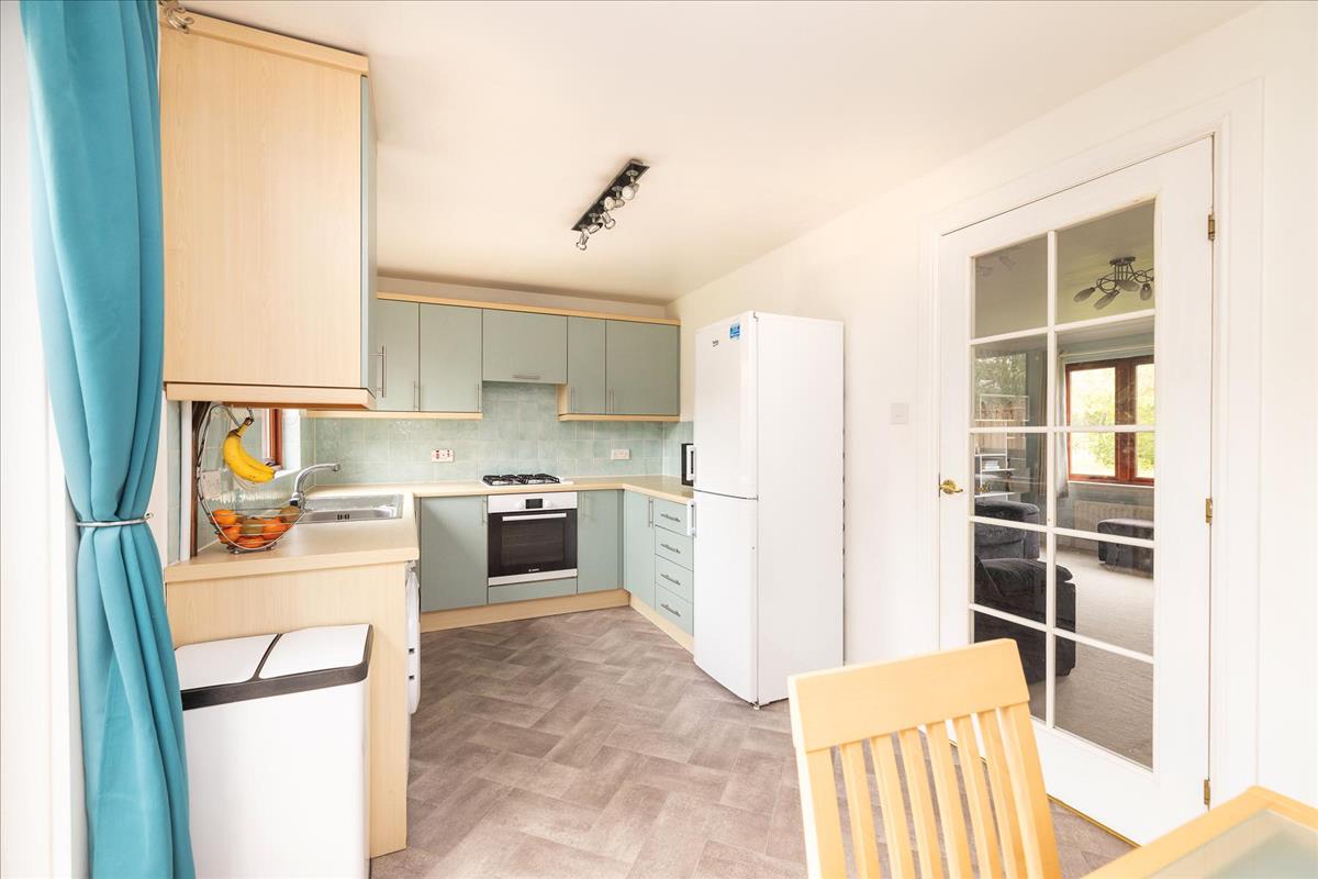 3 bedroom semidetached house for sale in 17 Burnbank Crescent