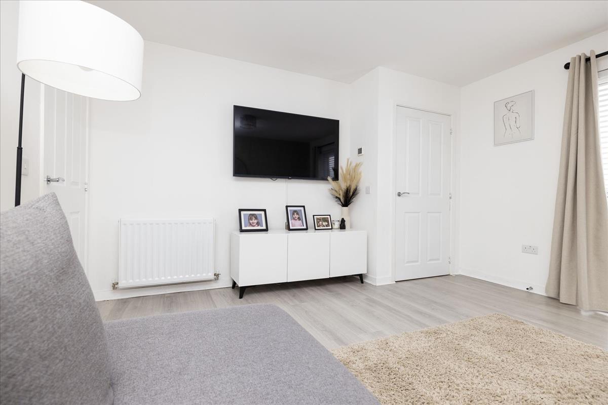 3 bedroom semidetached house for sale in 121 Tweedsmuir Drive