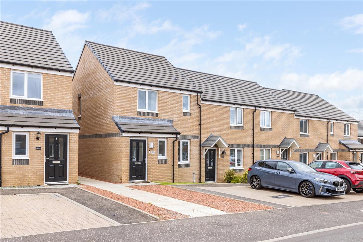 3 bedroom end of terrace house for sale in 27 Limefield Gardens