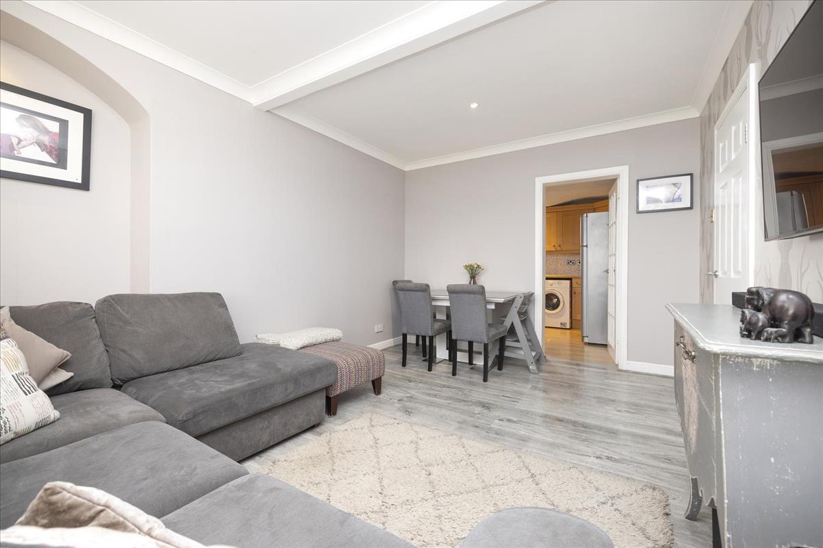 3 bedroom flat for sale in 114 Birkenside , Gorebridge, EH23 Avenue Road Estate & Letting Agents