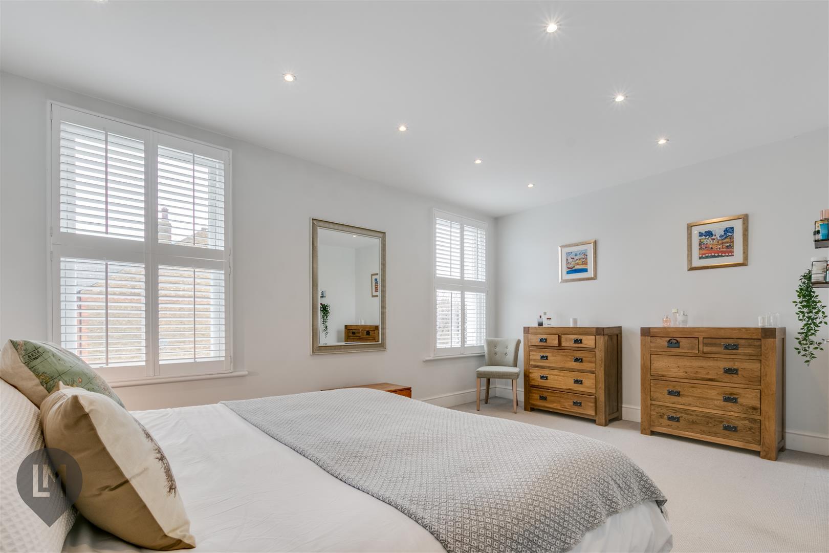 4 bedroom house for sale in Brookwood Road, London, SW18 Loney Miller