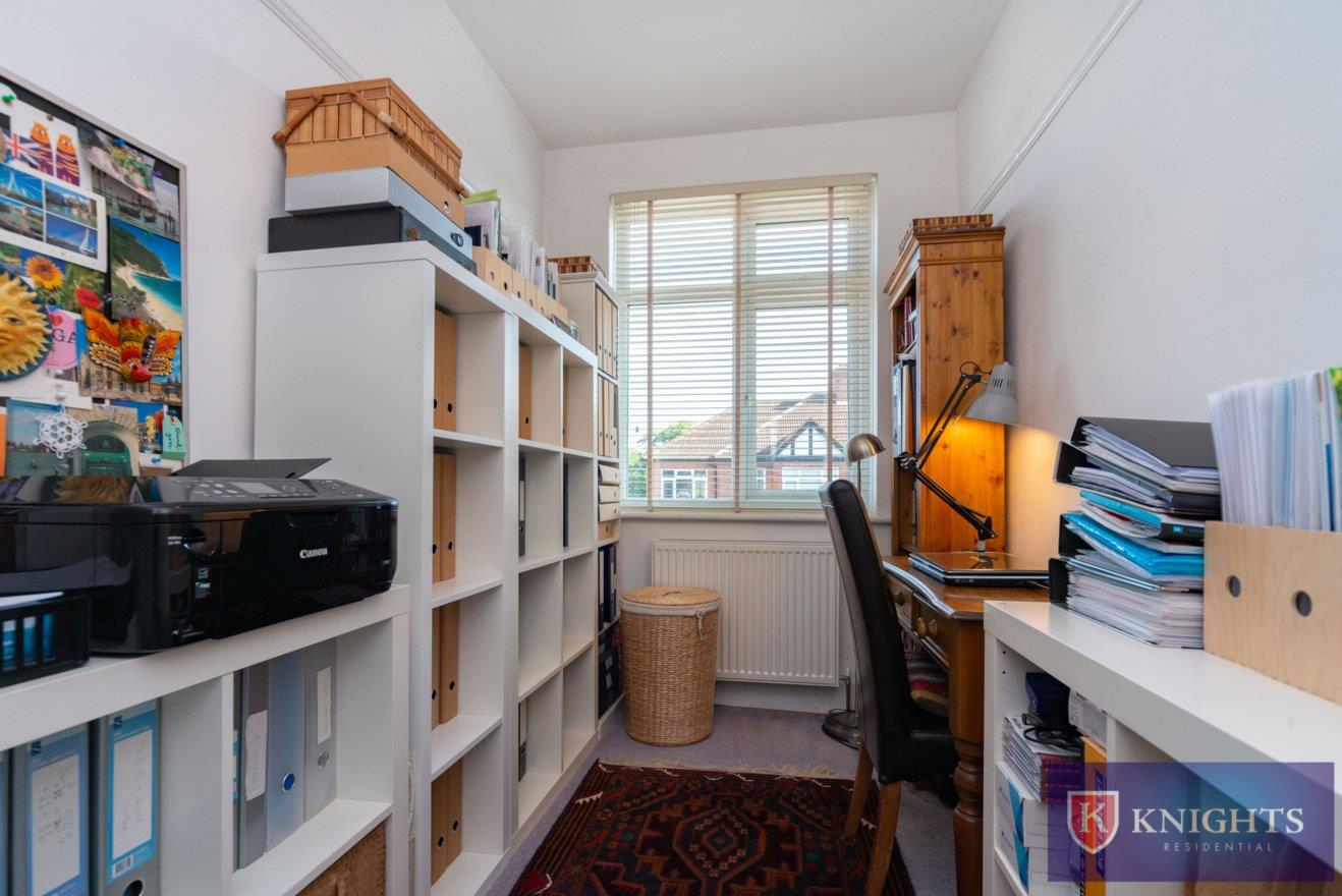 3 bedroom midterraced house for sale in Perth Road, London, N22