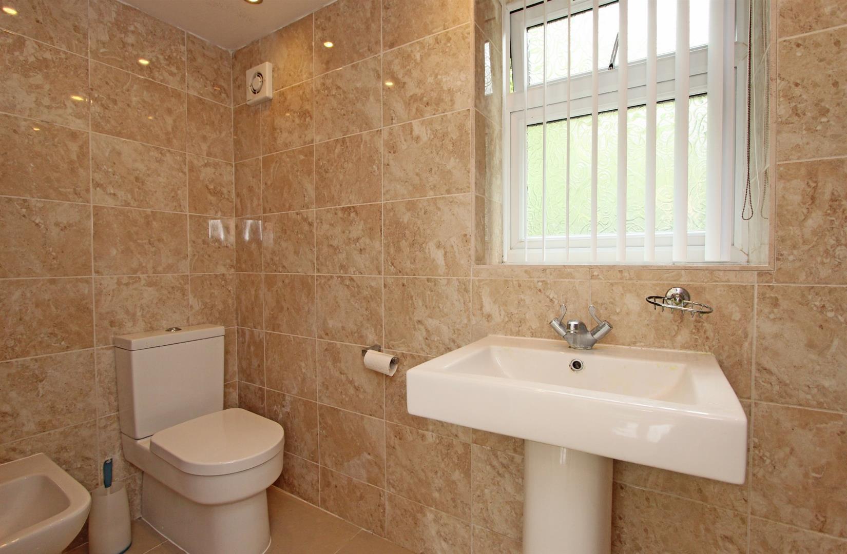 4 bedroom detached house to let in Birch Grove, Kingswood, KT20