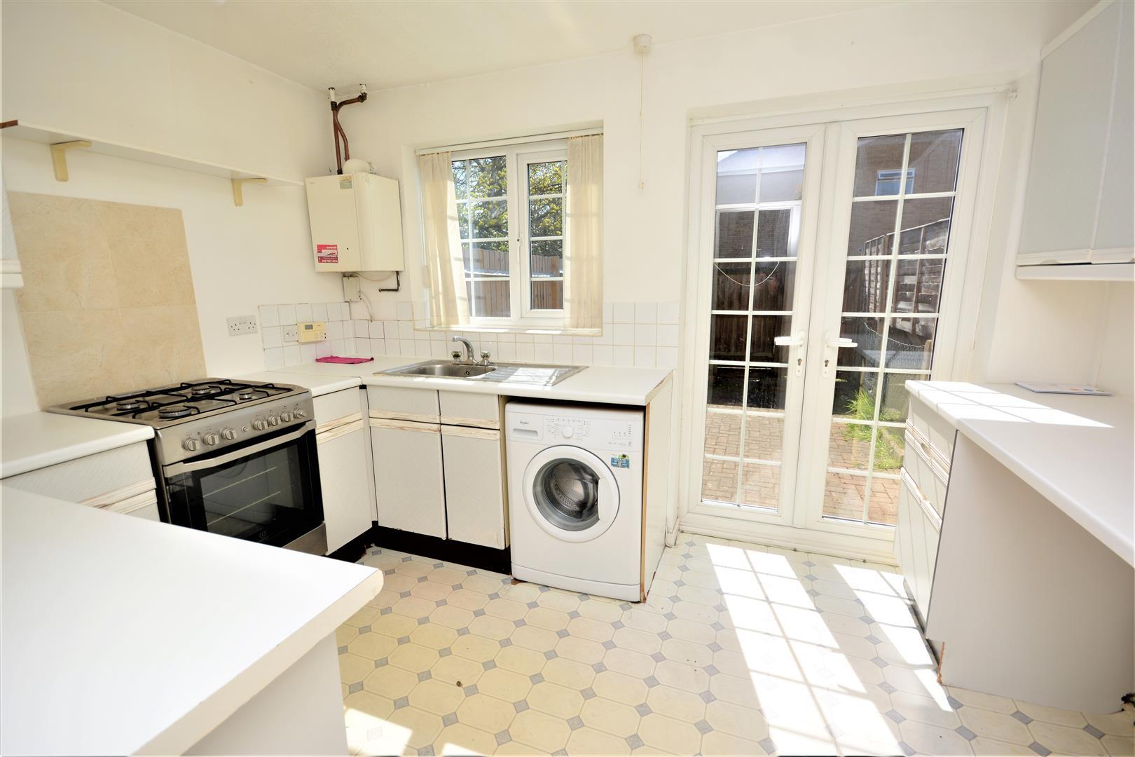 2 Bedroom Mid Terraced House To Let In Hogarth Crescent Colliers Wood