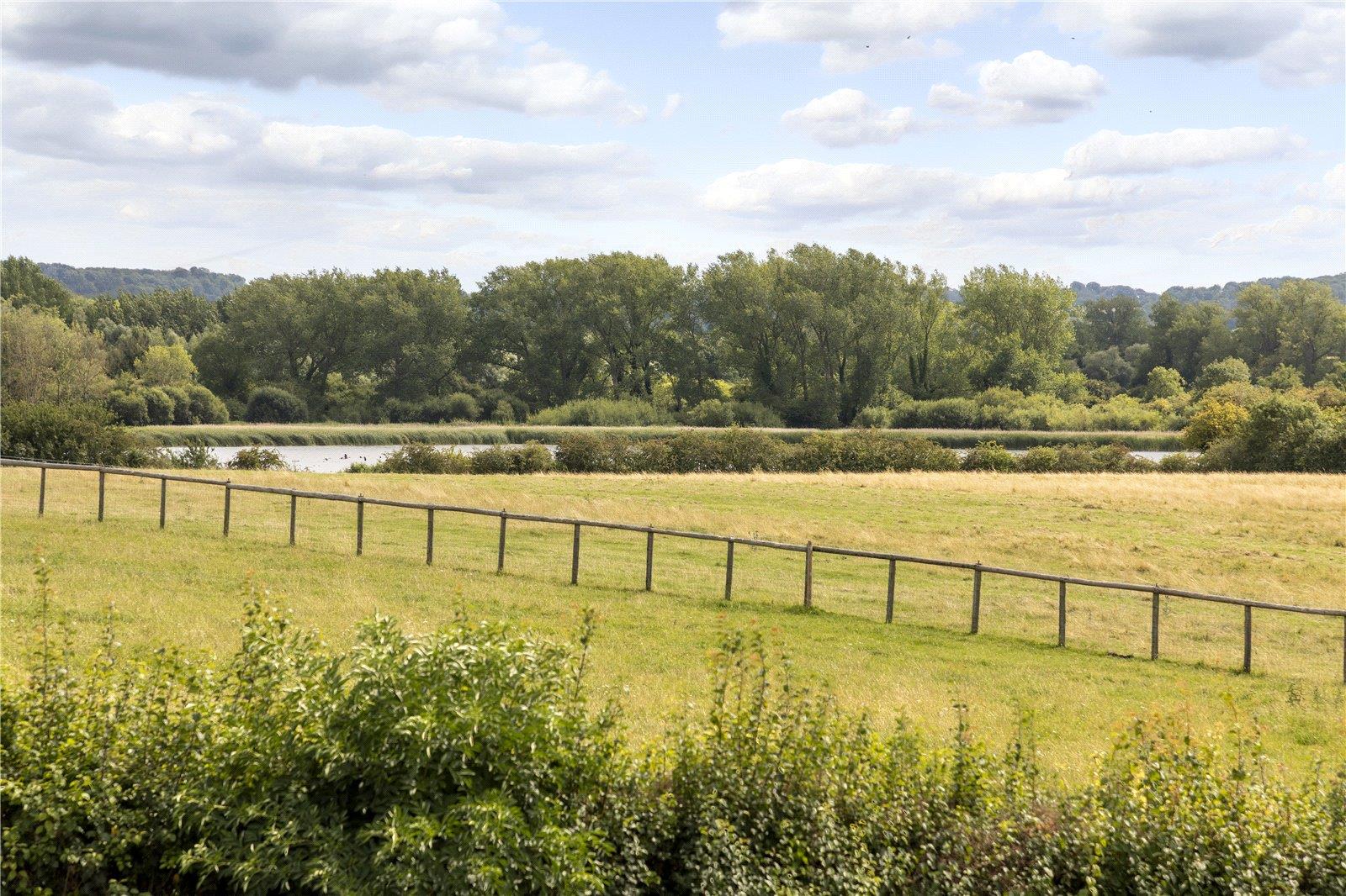 3 bedroom house for sale in Lower Icknield Way, Tring, HP23 Nash