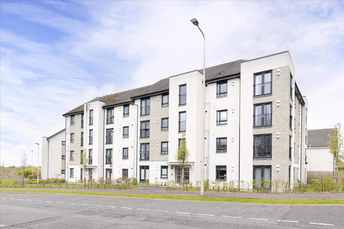 2 bedroom flat for sale in 3 Flat 2 Fells Way, Edinburgh, EH17 | Avenue ...