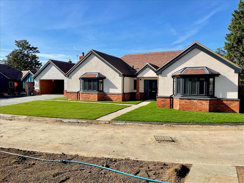 2 bedroom detached bungalow for sale in Stoney Hills, Burnham On Crouch