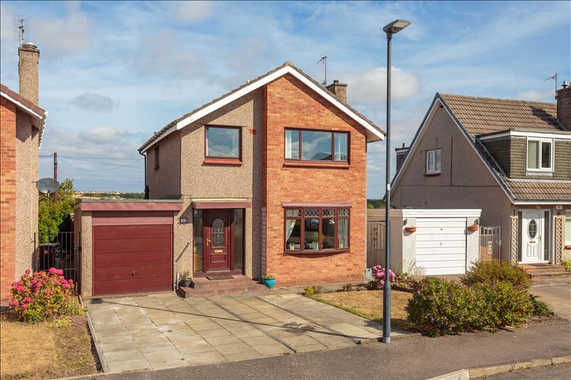 3 bedroom detached house for sale in 11 Farm Avenue, Lasswade, EH18