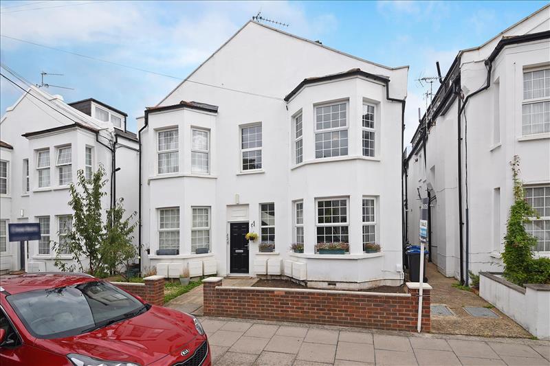 1 bedroom flat for sale in Robinson Road, Colliers Wood, SW17