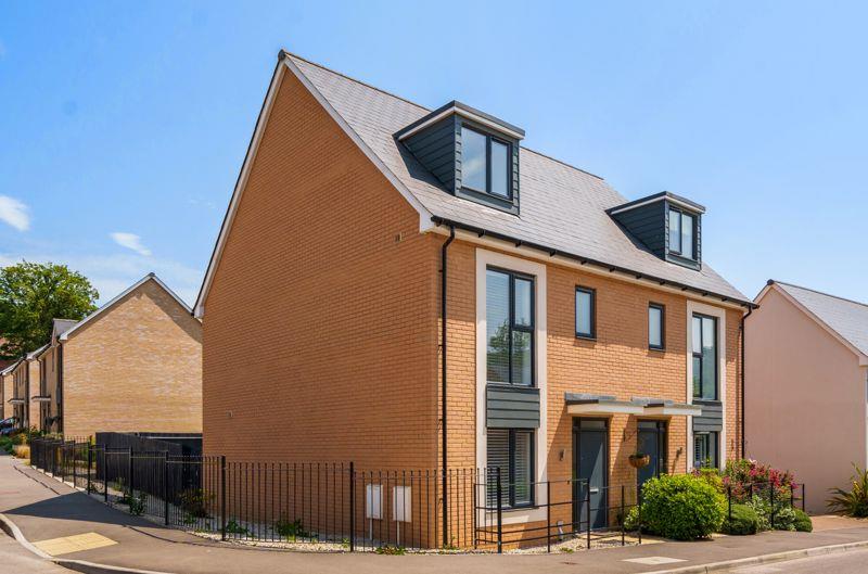 4 bedroom house for sale in Lister Road, Dursley, GL11 David James