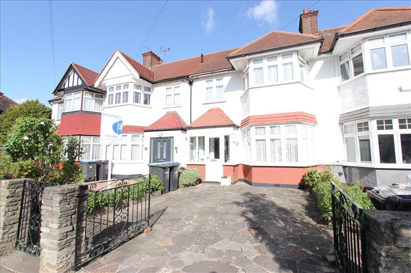 3 bedroom midterraced house for sale in Colne Road, London, N21