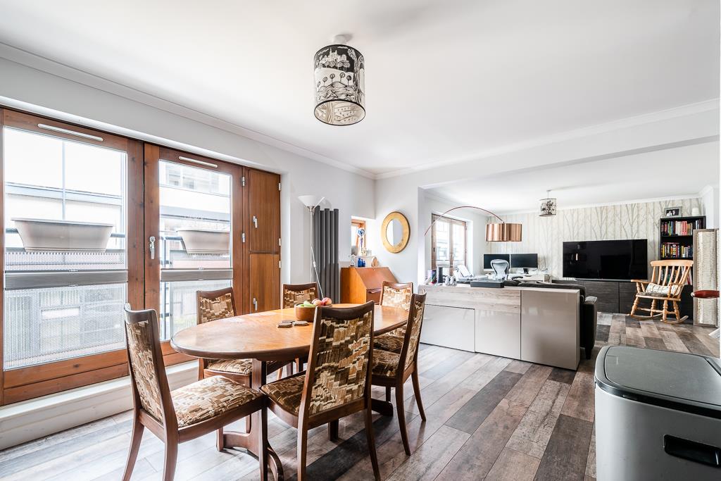 2 bedroom apartment to let in Waterson Street, Shoreditch, E2 Fyfe