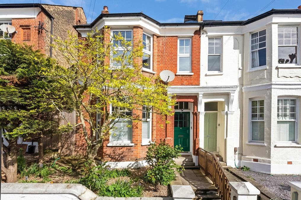 2 bedroom apartment for sale in Thornlaw Road, West Norwood, SE27 | Pedder