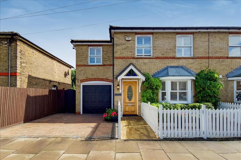 4 bedroom semidetached house for sale in Raleigh Road, Enfield, EN2