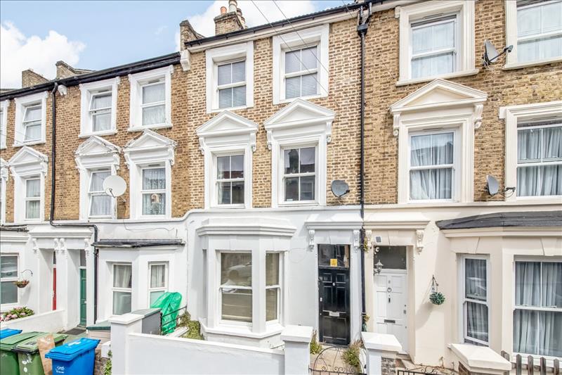 2 bedroom apartment for sale in Silvester Road, East Dulwich, SE22 Pedder