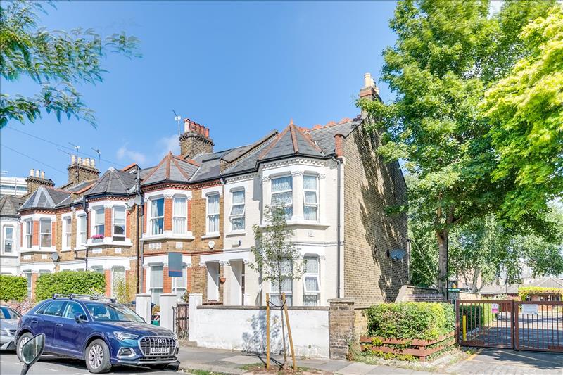 3 bedroom end of terrace house for sale in Rothschild Road, London, W4