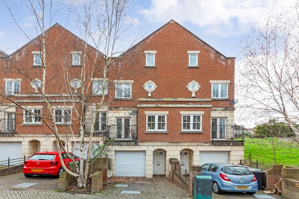 4 bedroom house to let in Sunderland Road, Forest Hill, SE23 Pedder