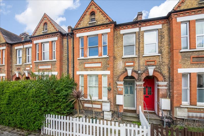 2 bedroom apartment for sale in Gipsy Road, West Norwood, SE27 Pedder