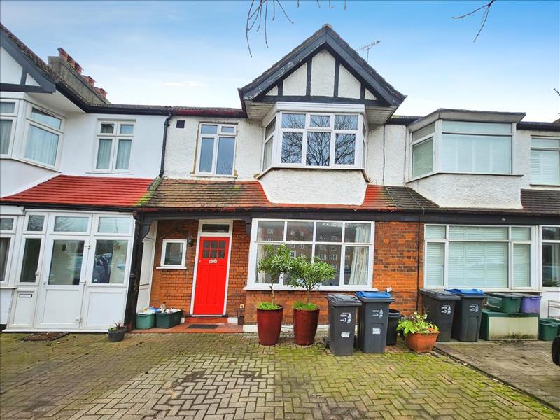 3 bedroom midterraced house to let in Bushey Road, Raynes Park, SW20