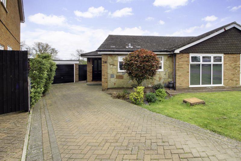 3 bedroom bungalow for sale in Pollards Close, Goffs Oak , EN7 Banc Property Group
